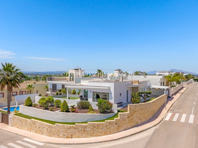 Villa for Sale in La Marina, Alicante 44