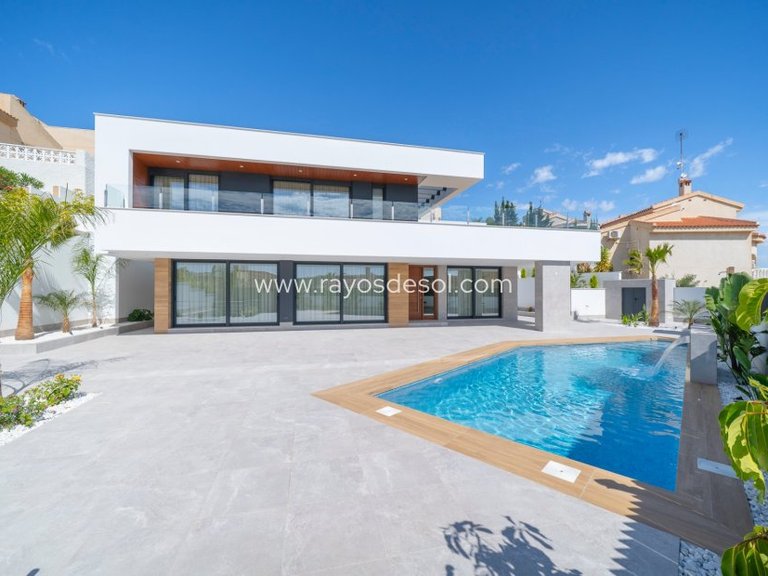 Villa for Sale in Ciudad Quesada/rojales, Alicante 1