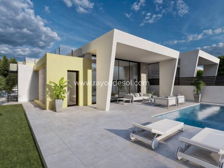Villa for Sale in Torrevieja, Alicante 1