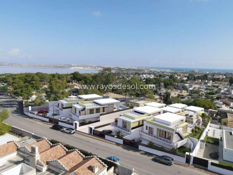 Villa for Sale in Torrevieja, Alicante 9