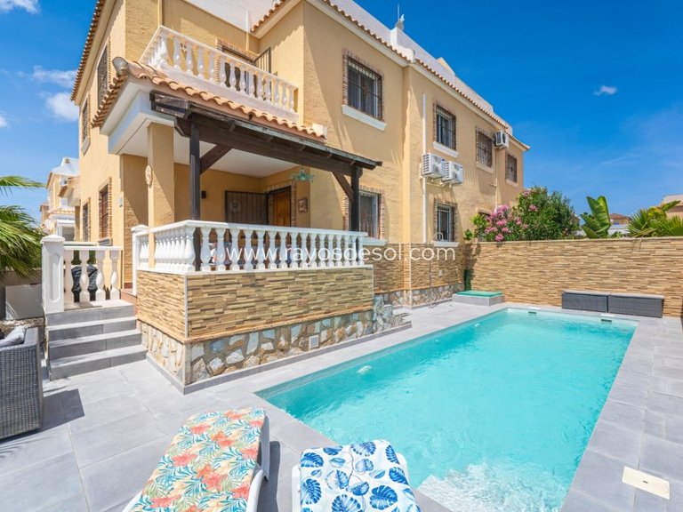 Villa for Sale in Ciudad Quesada/rojales, Alicante 1