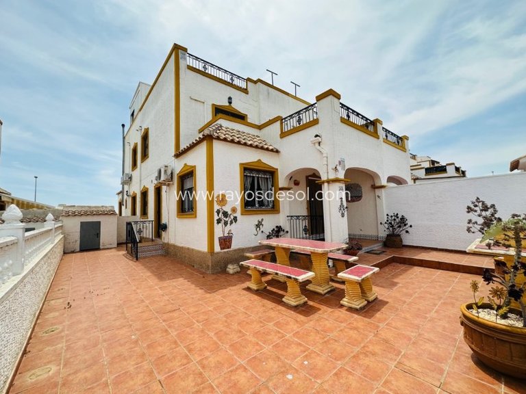 Villa for Sale in Vistabella Golf, Alicante 1