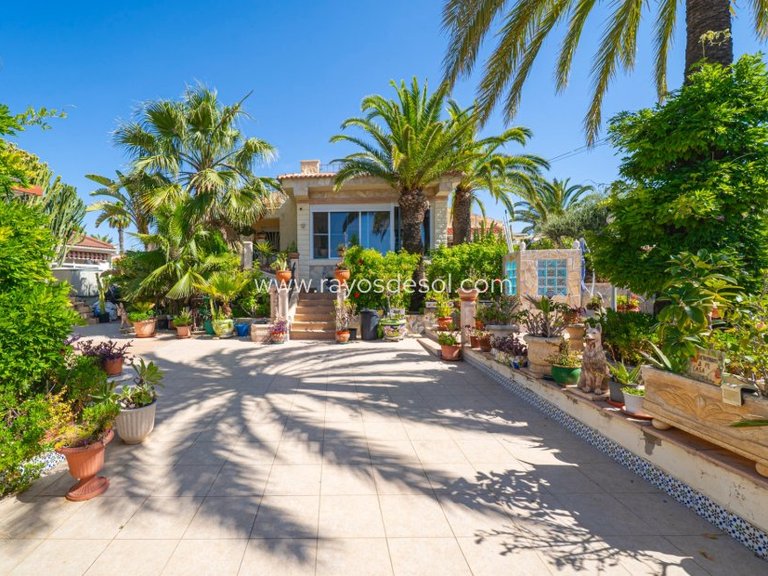 Villa for Sale in Ciudad Quesada/rojales, Alicante 1