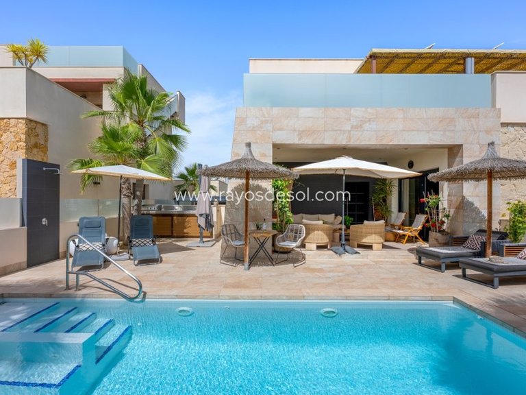 Villa for Sale in Benijofar, Alicante 1