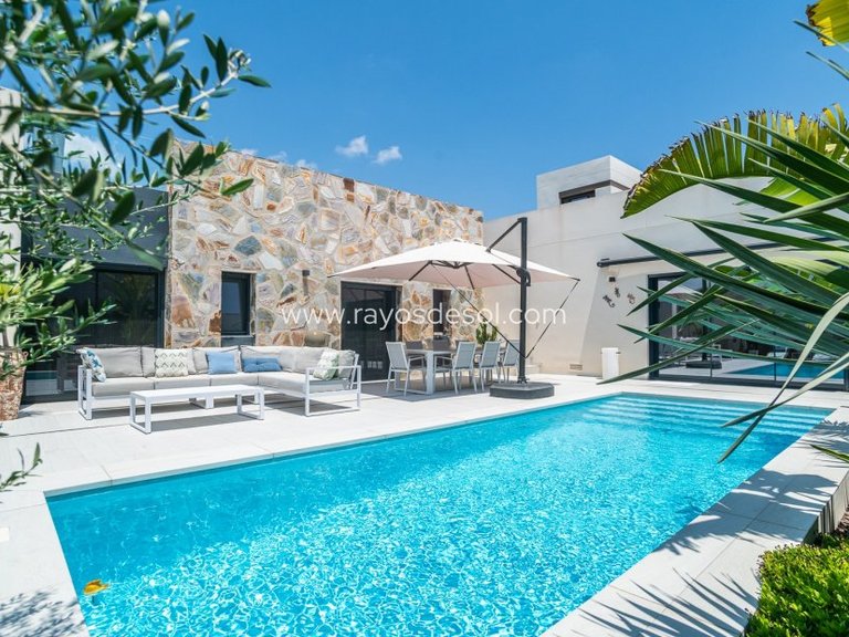 Villa for Sale in Algorfa, Alicante 1