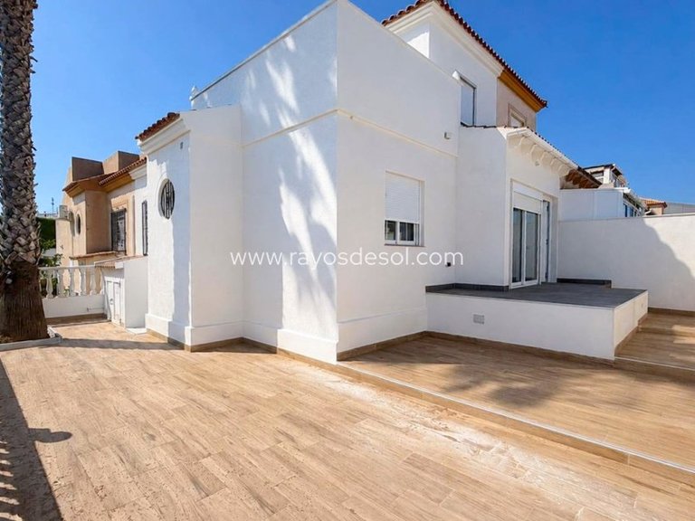 Villa for Sale in Orihuela Costa, Alicante 1