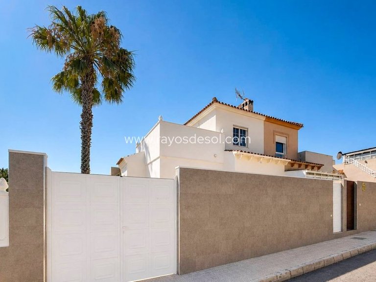 Villa for Sale in Orihuela Costa, Alicante 18