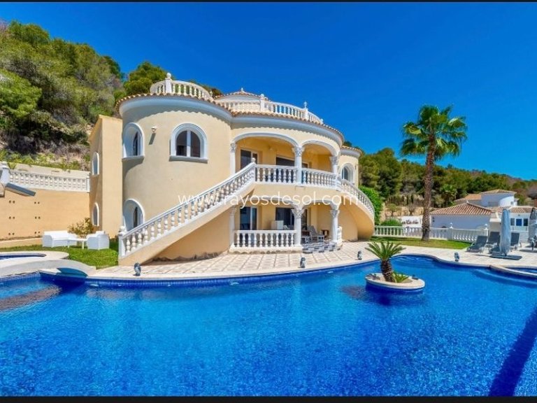 Villa for Sale in Calpe, Alicante 1