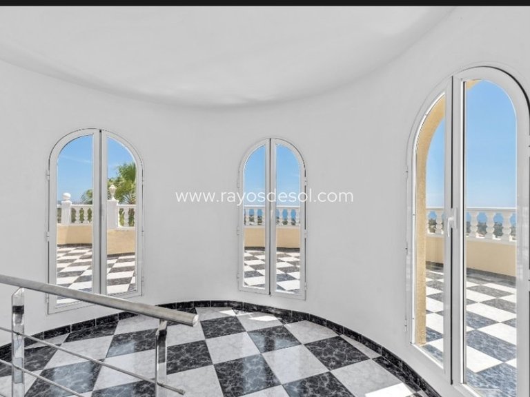Villa for Sale in Calpe, Alicante 8