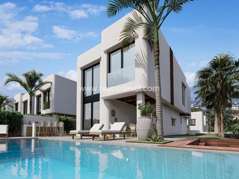 Villa for Sale in Alfas Del Pí, Alicante 1