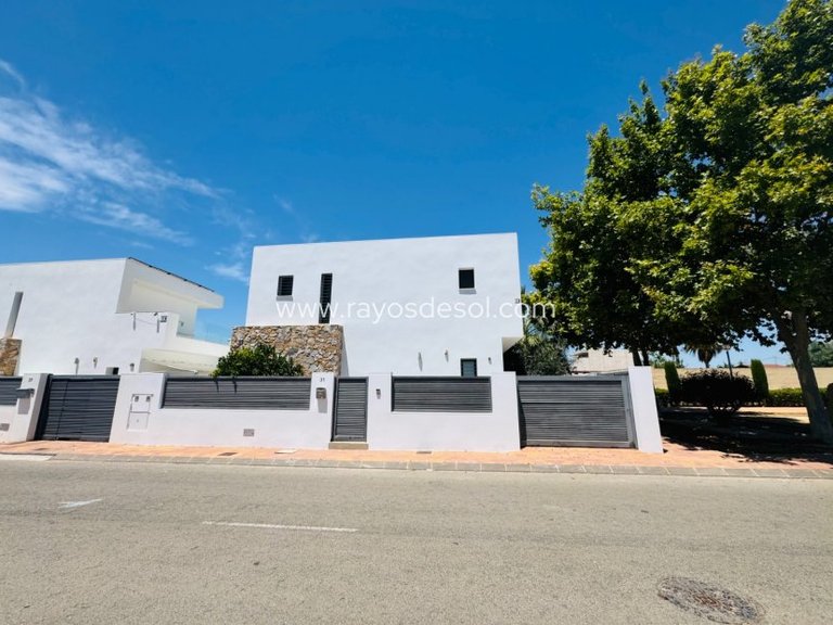 Villa for Sale in San Pedro Del Pinatar, Murcia 1
