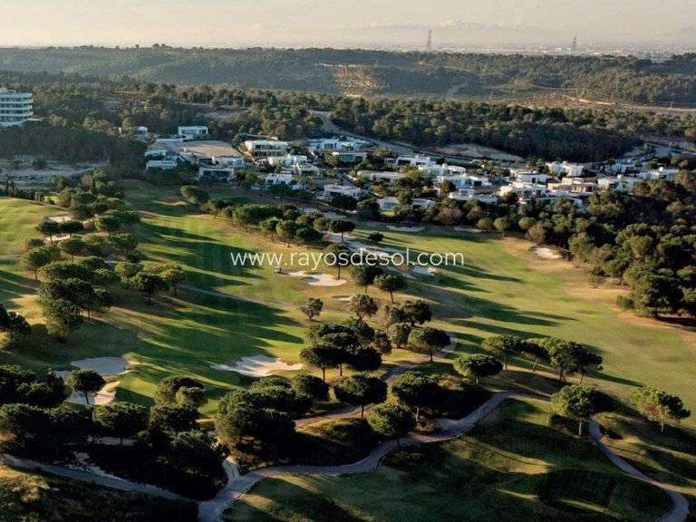 Villa for Sale in Las Colinas Golf Resort, Alicante 13