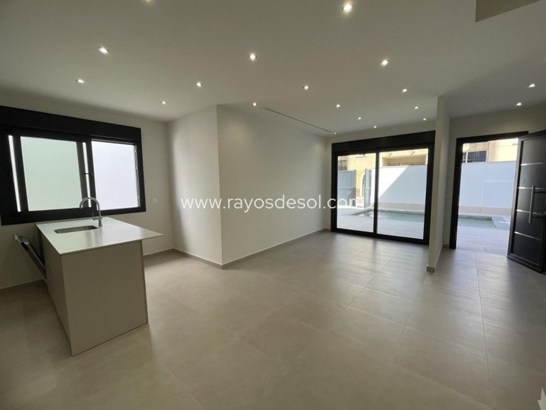 Villa for Sale in Almoradí, Alicante 4