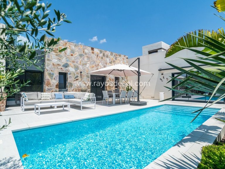 Villa for Sale in Algorfa, Alicante 1