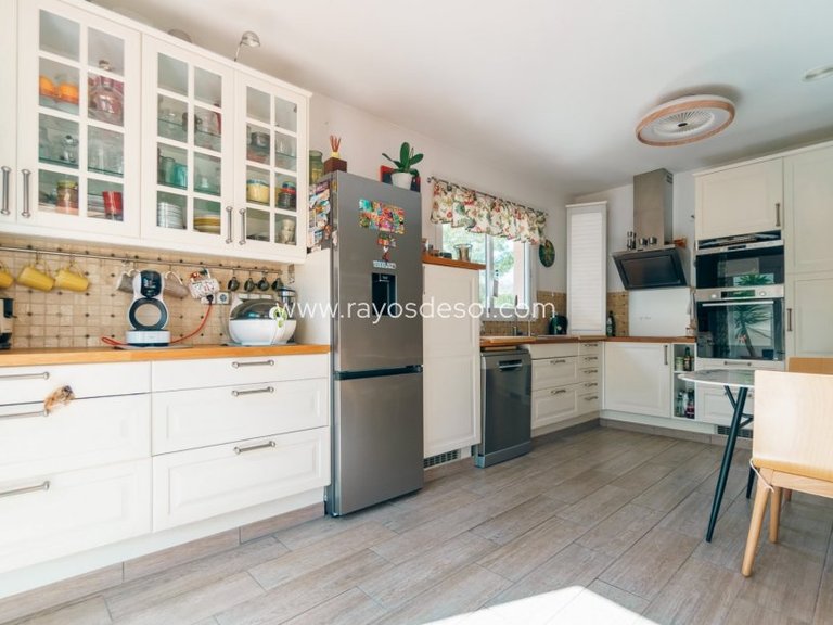 Villa for Sale in Alfas Del Pí, Alicante 4