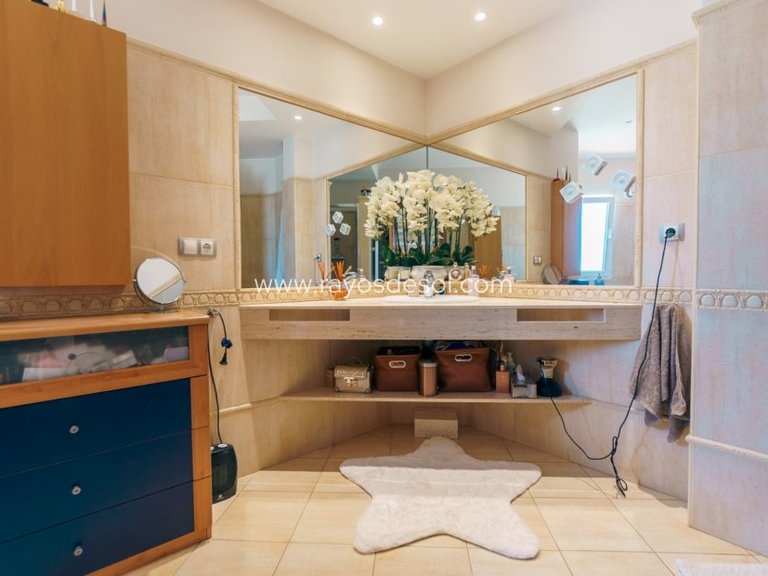 Villa for Sale in Alfas Del Pí, Alicante 17