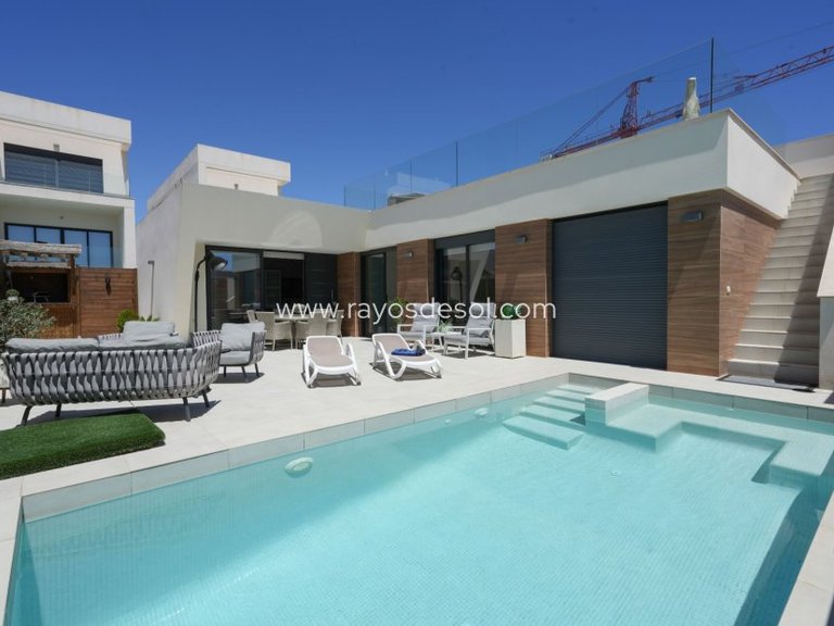 Villa for Sale in Benijofar, Alicante 1