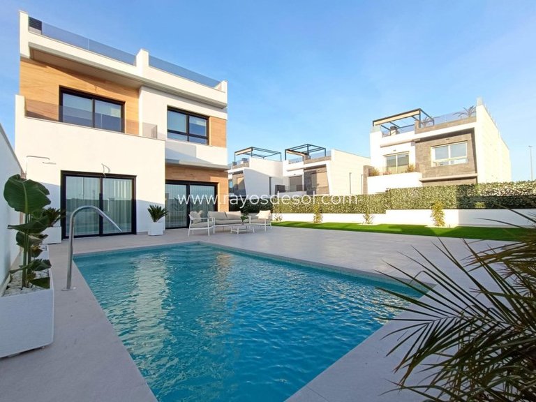 Villa for Sale in Benijofar, Alicante 1