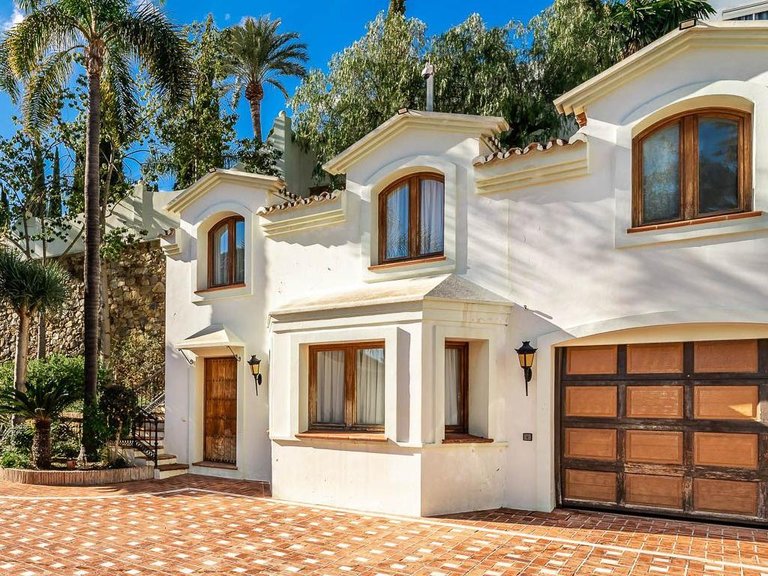 Villa for Sale in Marbella, Malaga 9