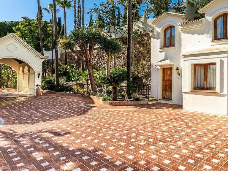Villa for Sale in Marbella, Malaga 19