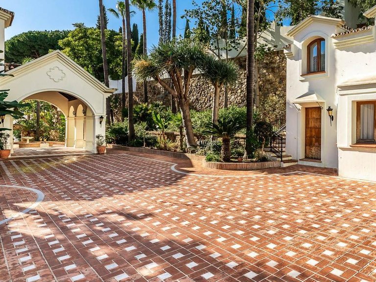 Villa for Sale in Marbella, Malaga 10