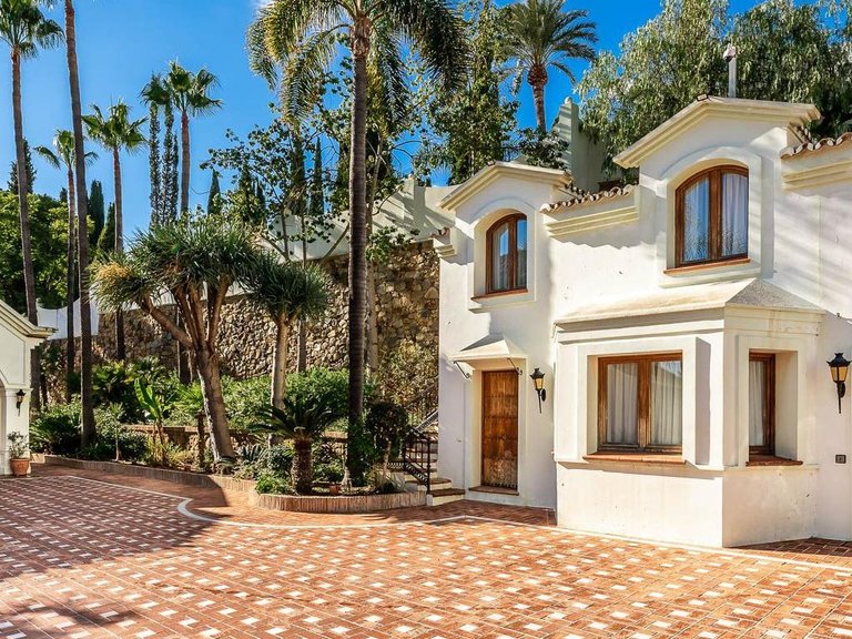 Villa for Sale in Marbella, Malaga 11