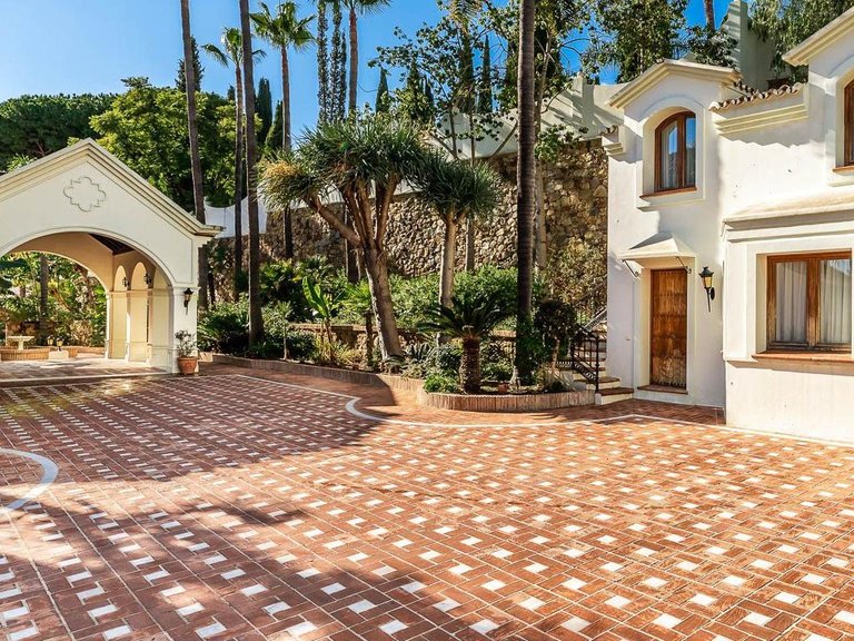 Villa for Sale in Marbella, Malaga 12