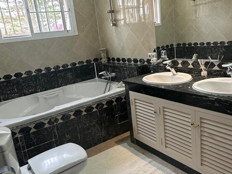 Villa for Rent in Marbella, Malaga 28