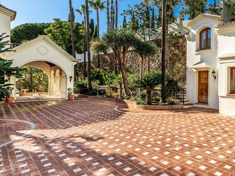 Villa for Sale in Marbella, Malaga 30