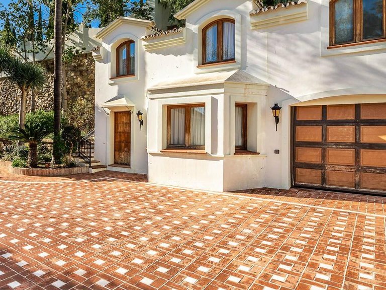Villa for Sale in Marbella, Malaga 17