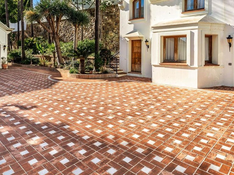 Villa for Sale in Marbella, Malaga 7