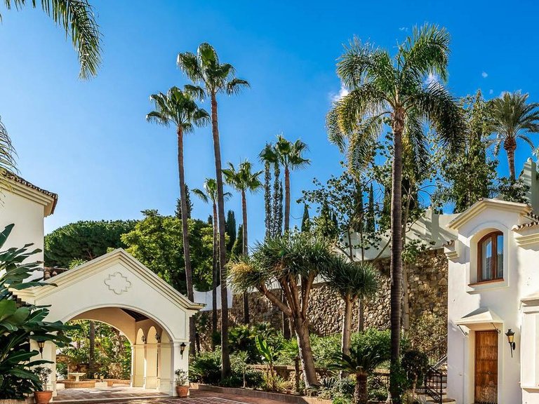 Villa for Sale in Marbella, Malaga 18