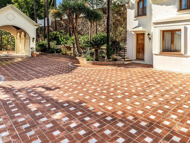 Villa for Sale in Marbella, Malaga 15