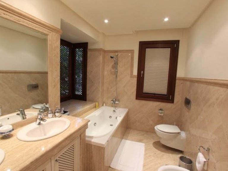 Apartment for Sale in Marbella, Malaga 25