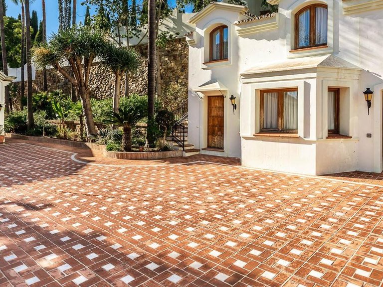 Villa for Sale in Marbella, Malaga 20