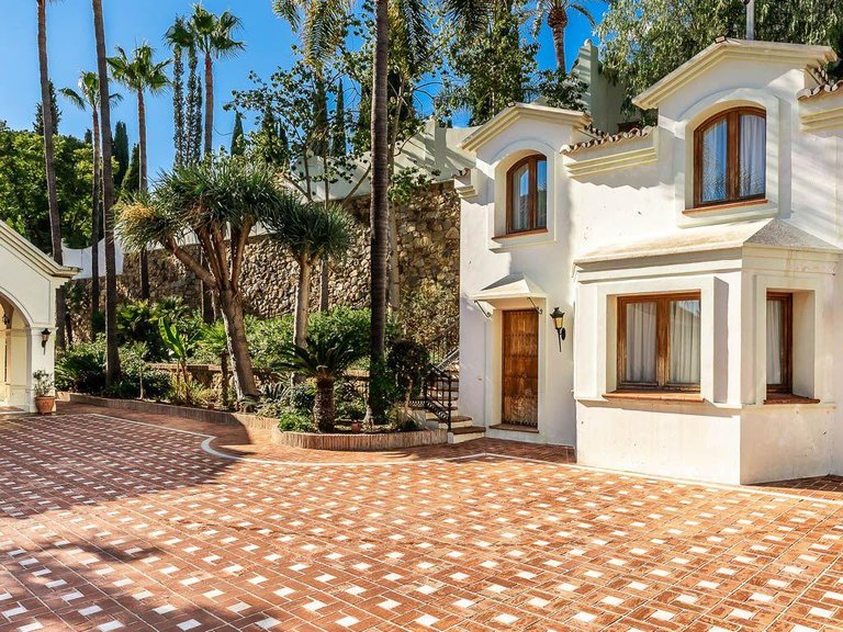 Villa for Sale in Marbella, Malaga 2