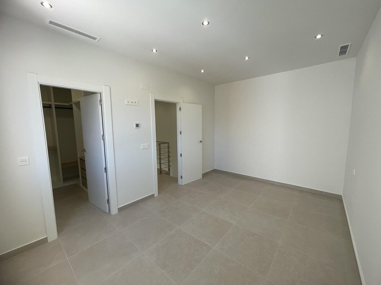 Villa for Sale in Almorad&iacute;, Alicante 27