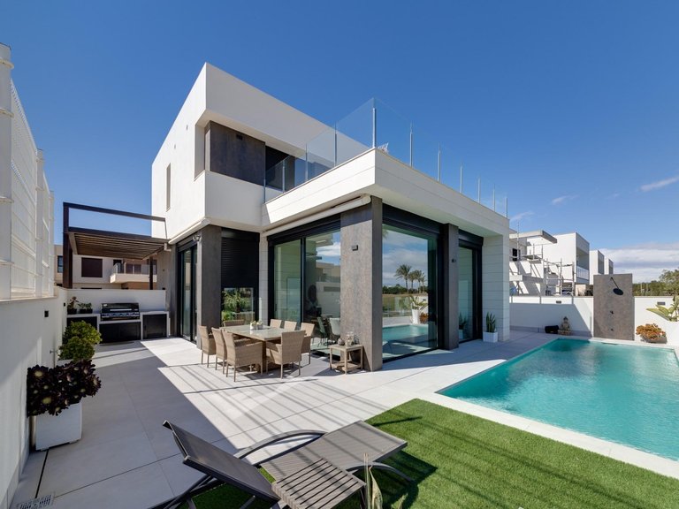Villa for Sale in Pilar De La Horadada, Alicante 1
