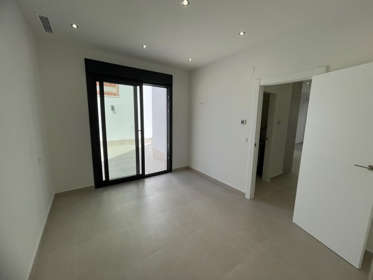 Villa for Sale in Almorad&iacute;, Alicante 21