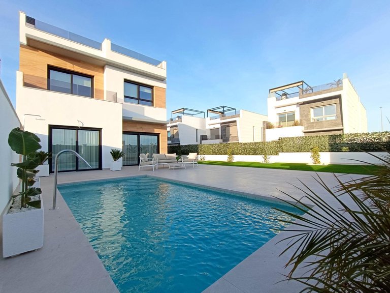Villa for Sale in Benij&oacute;far, Alicante 1