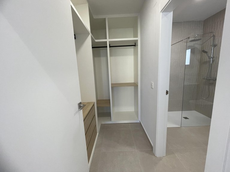 Villa for Sale in Almorad&iacute;, Alicante 41