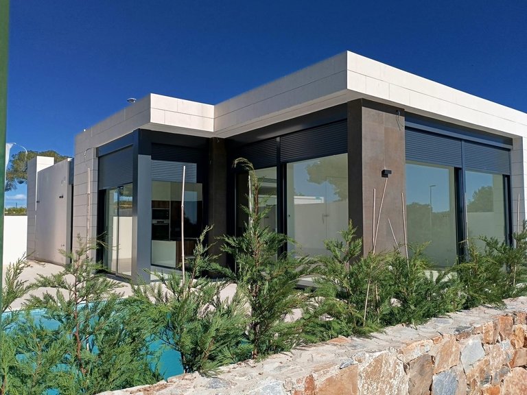 Villa for Sale in Pilar De La Horadada, Alicante 1