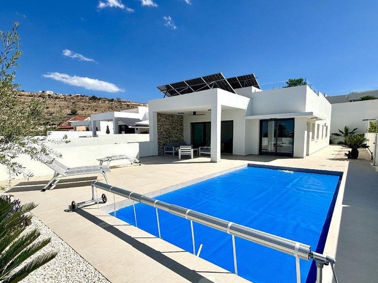 Villa for Sale in Benij&oacute;far, Alicante 1