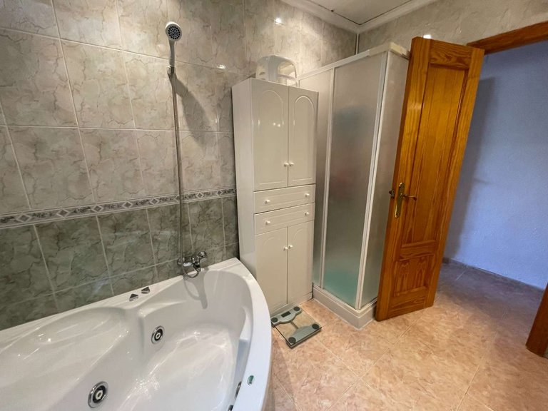 Commercial for Sale in Torrevieja, Alicante 17