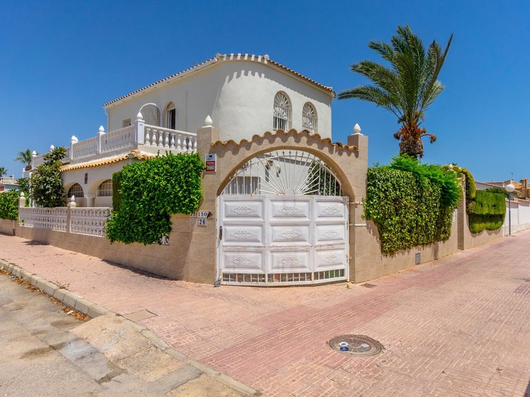 Villa for Sale in Orihuela, Alicante 26