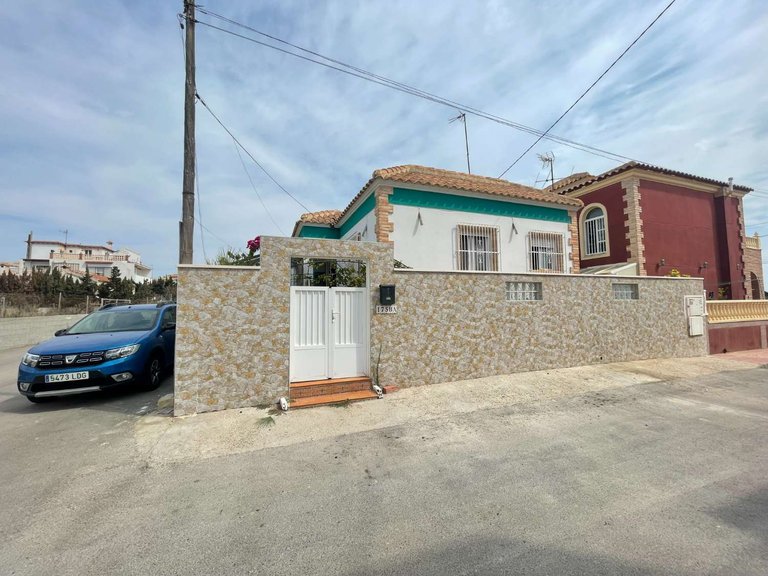Villa for Sale in Torrevieja, Alicante 1
