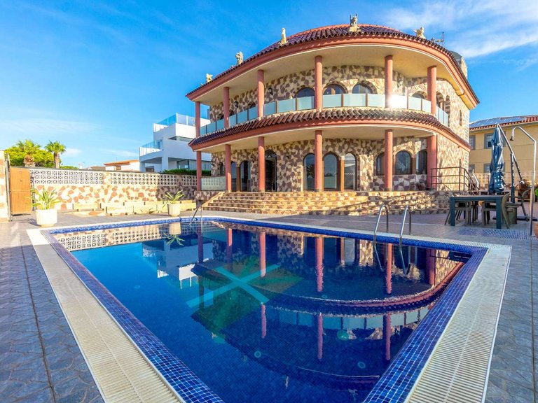 Villa for Sale in Orihuela, Alicante 1