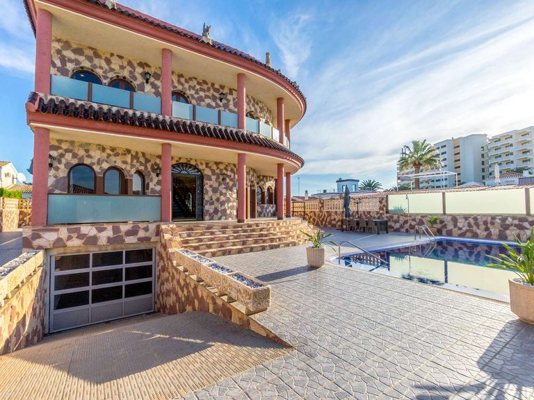 Villa for Sale in Orihuela, Alicante 2