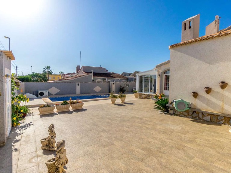 Villa for Sale in Orihuela, Alicante 30