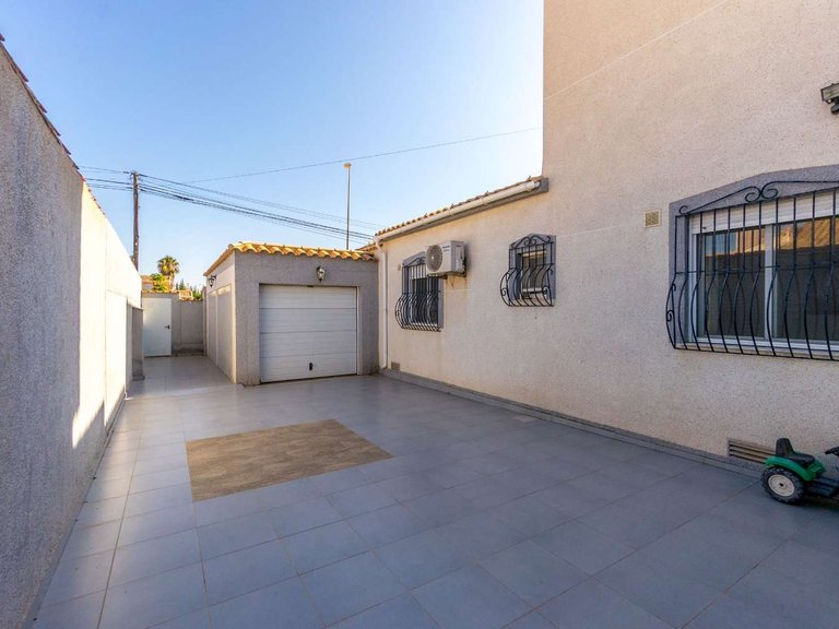 Villa for Sale in Orihuela, Alicante 32